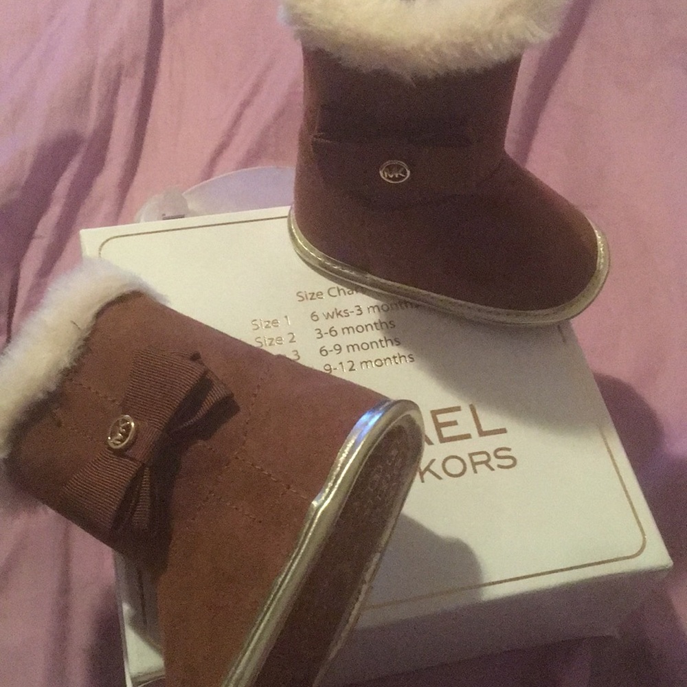 MK infant boots